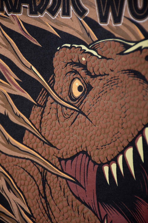 Card slide image -  CAMISETA DE JURASSIC WORLD CAFÉ ESTAMPADA EN FRENTE PARA NIÑO