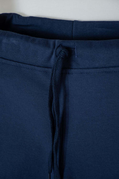 JOGGER DE MIC  CON CORDÓN AZUL PARA NIÑO