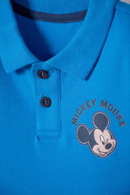 Card slide image -  CAMISETA TIPO POLO DE MICKEY MOUSE AZUL TIPO POLO PARA NIÑO 2T A 5T