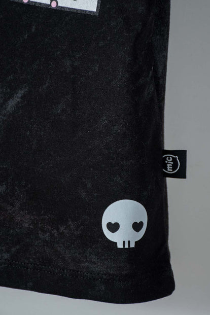 CAMISETA DE KUROMI MANGA CORTA GRIS GRAFITO PARA NIÑA