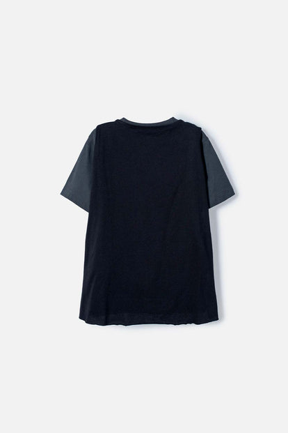 CAMISETA DE BATMAN CON CAPA GRIS Y NEGRO PARA NIÑO