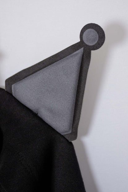 CAMISETA DE KUROMI CON CAPUCHA NEGRO PARA NIÑA