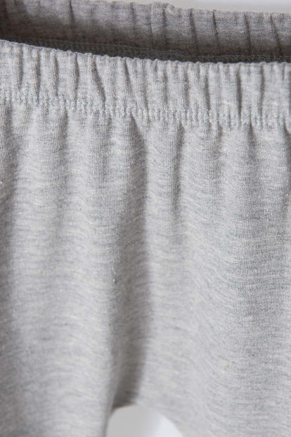 CONJUNTO LITTTLEMIC CON PANTALÓN BLANCO Y GRIS PARA BEBÉ NIÑO