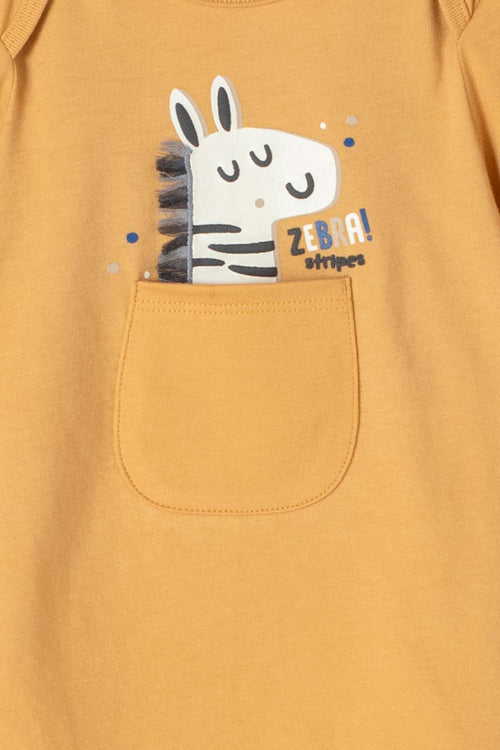 CONJUNTO LITTLEMIC GRIS Y MOSTAZA CON BODY PARA BEBÉ NIÑO
