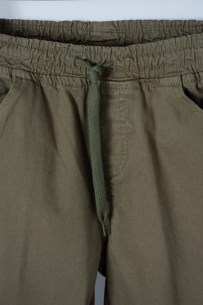 PANTALÓN DE MIC CON CORDÓN VERDE PARA NIÑO