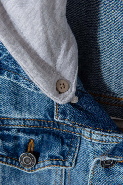 CHAQUETA DE MIC CON CAPUCHA TONO MEDIO PARA NIÑO