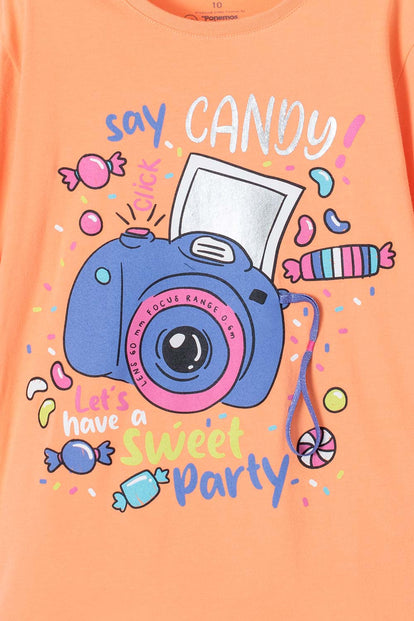 CAMISETA MIC NARANJA CON ESTAMPADO EN FRENTE PARA NIÑA