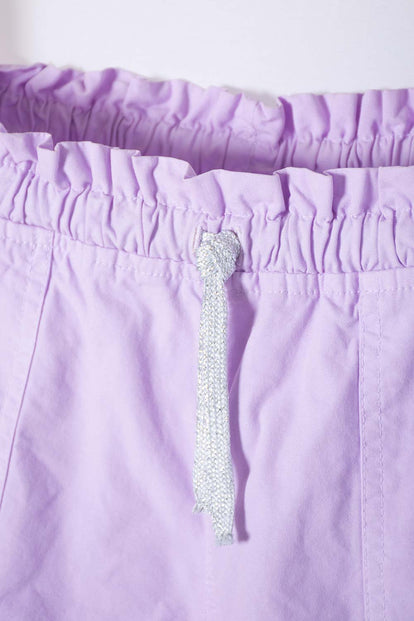 SHORT DE MIC CON CORDÓN MORADO PARA NIÑA