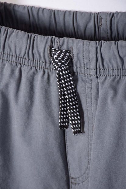  BERMUDA DE MIC CON CORDÓN GRIS PARA NIÑO