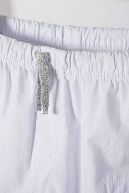 BERMUDA DE MIC CON CORDÓN BLANCO PARA NIÑO