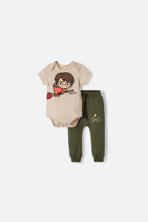 Card slide image -  CONJUNTO DE HARRY POTTER MANGA CORTA CAQUI PARA BEBÉ NIÑO